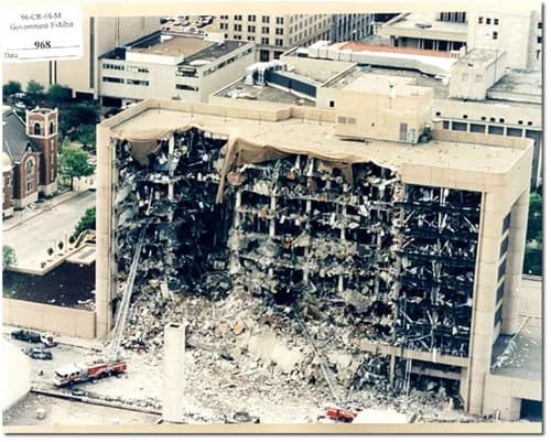Het Alfred P. Murrah Federal Building na de bomaanslag