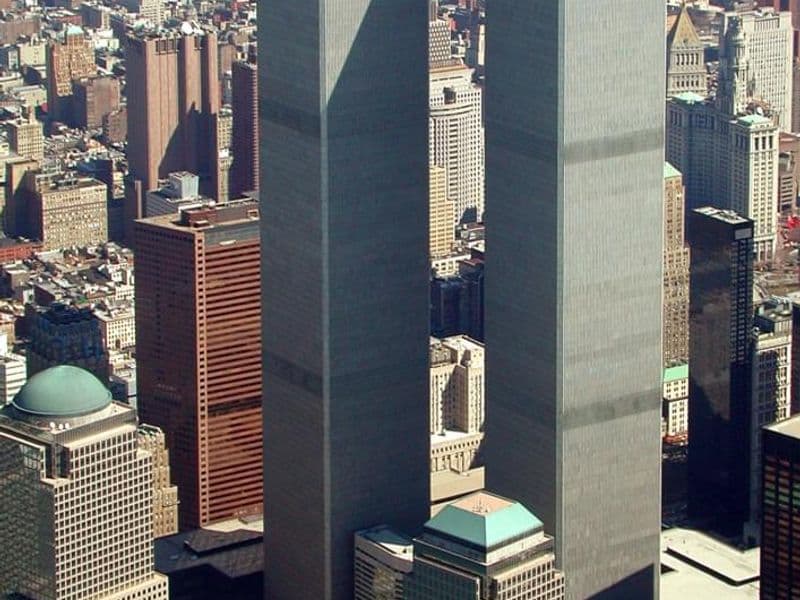 World Trade Center: de Twin Towers; 417 m en 415 m hoog, iedere toren had 110 verdiepingen