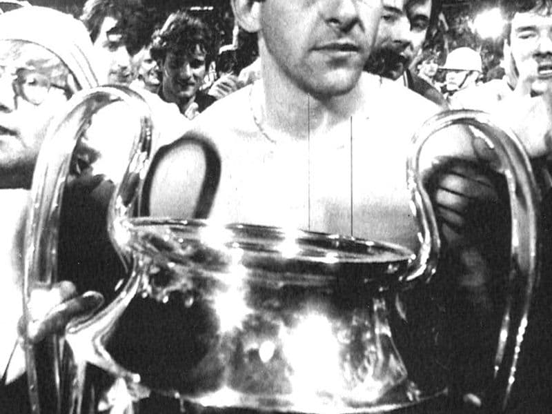 Michel Platini met de Europacup