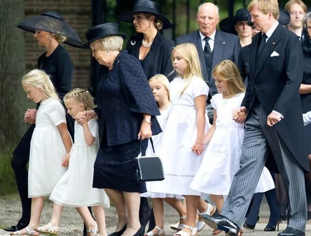 Koninklijke familie bij de begrafenis van prins Friso