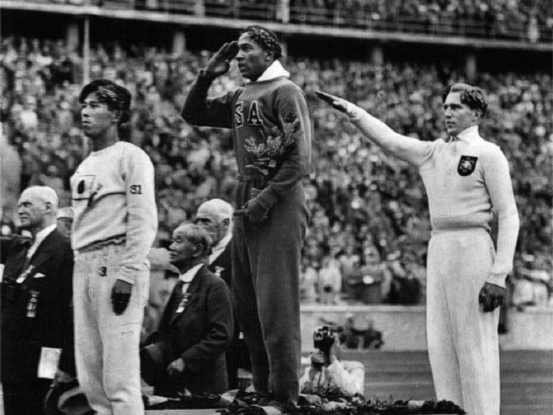 Jesse Owens wint op de Olympische Spelen in Berlijn (1936)