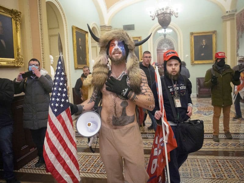 Trump-aanhangers dringen het Capitool binnen