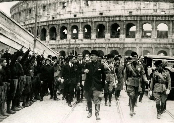 Benito Mussolini als aanvoerder van de Mars naar Rome